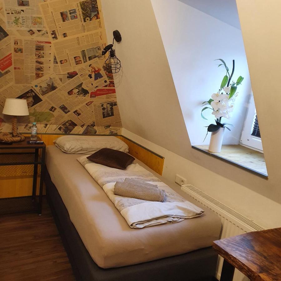 Victory Guesthouse - Handwerker Pension ビーレフェルト エクステリア 写真