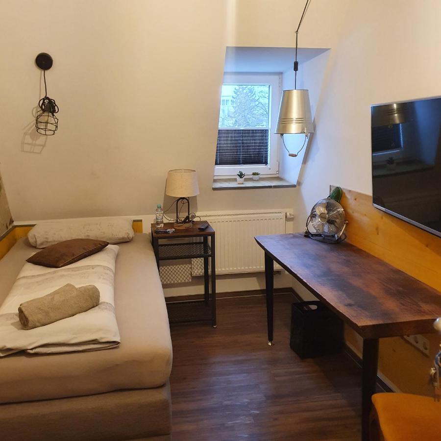 Victory Guesthouse - Handwerker Pension ビーレフェルト エクステリア 写真