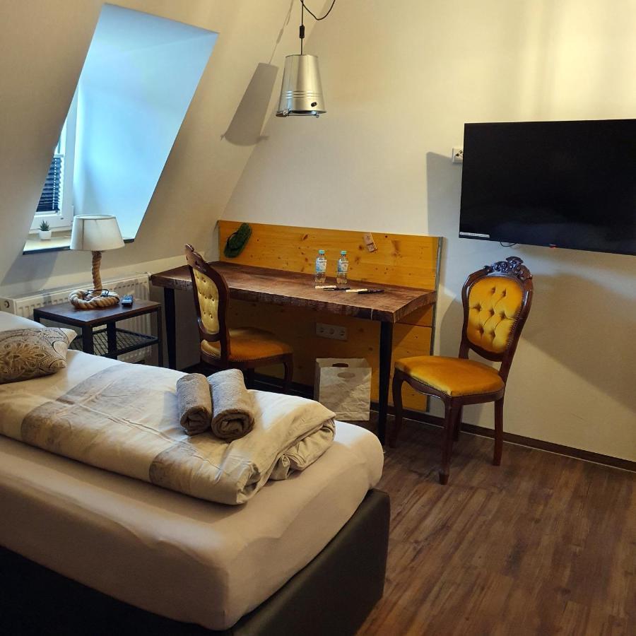 Victory Guesthouse - Handwerker Pension ビーレフェルト エクステリア 写真