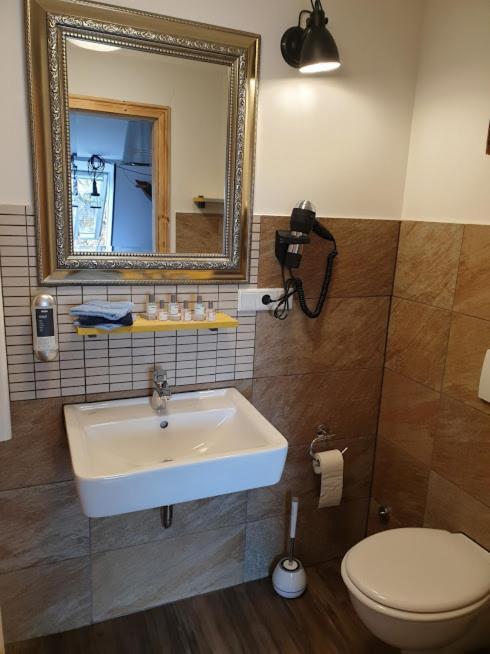 Victory Guesthouse - Handwerker Pension ビーレフェルト エクステリア 写真