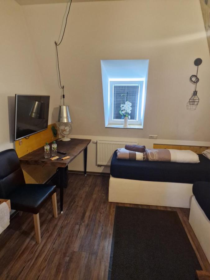 Victory Guesthouse - Handwerker Pension ビーレフェルト エクステリア 写真