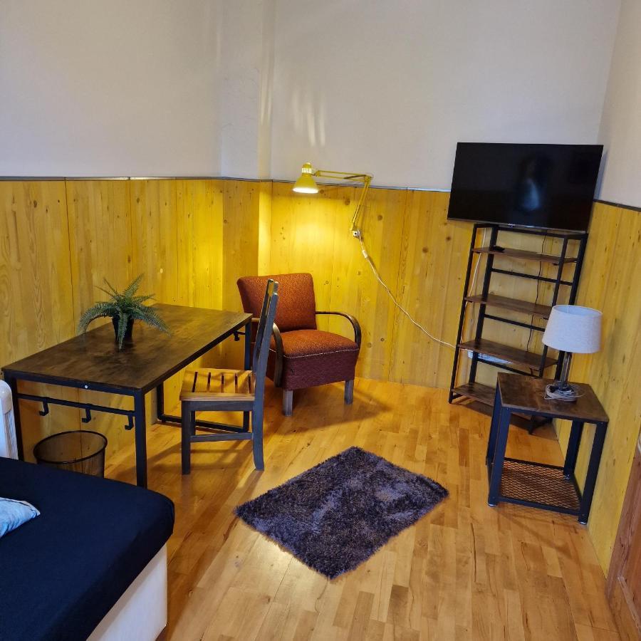 Victory Guesthouse - Handwerker Pension ビーレフェルト エクステリア 写真