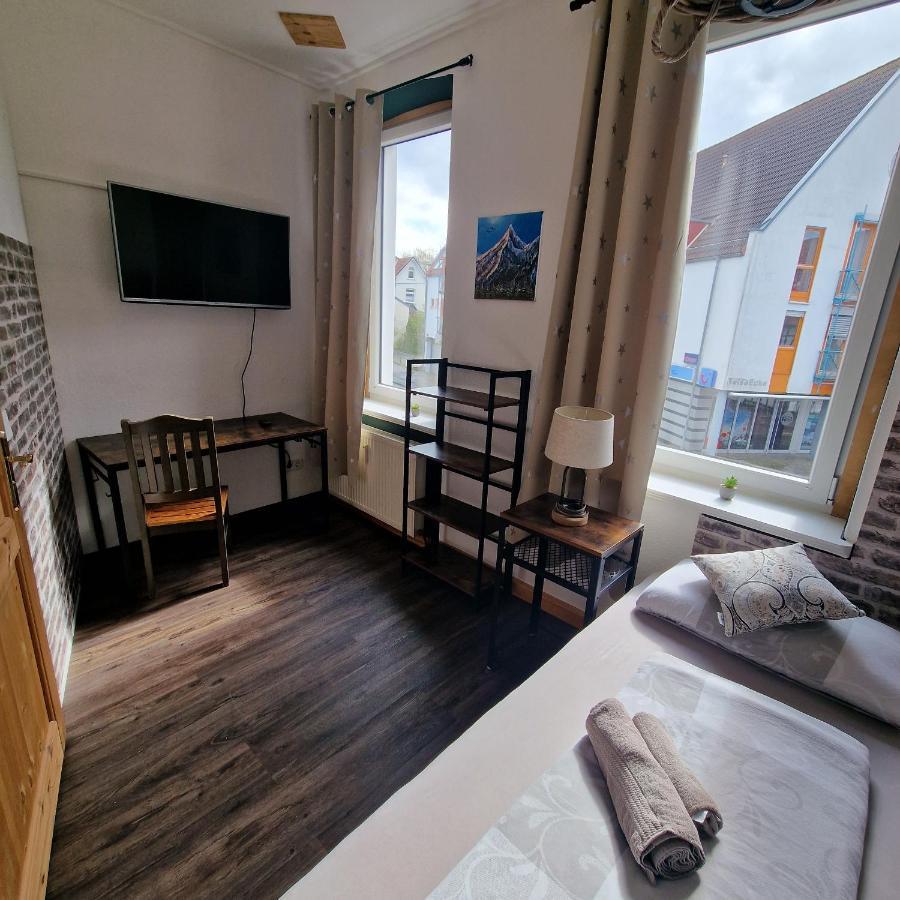 Victory Guesthouse - Handwerker Pension ビーレフェルト エクステリア 写真