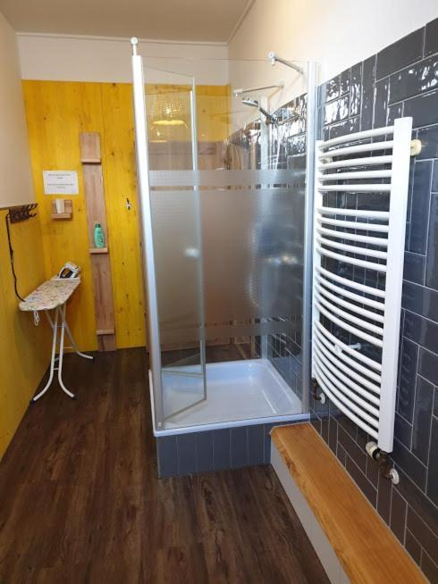Victory Guesthouse - Handwerker Pension ビーレフェルト エクステリア 写真