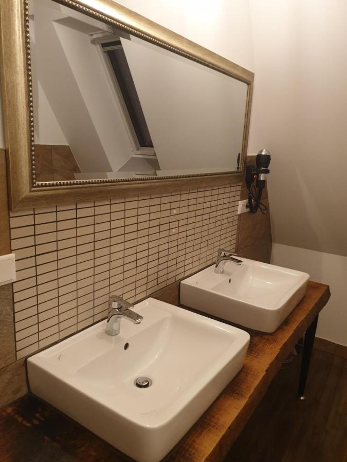 Victory Guesthouse - Handwerker Pension ビーレフェルト エクステリア 写真